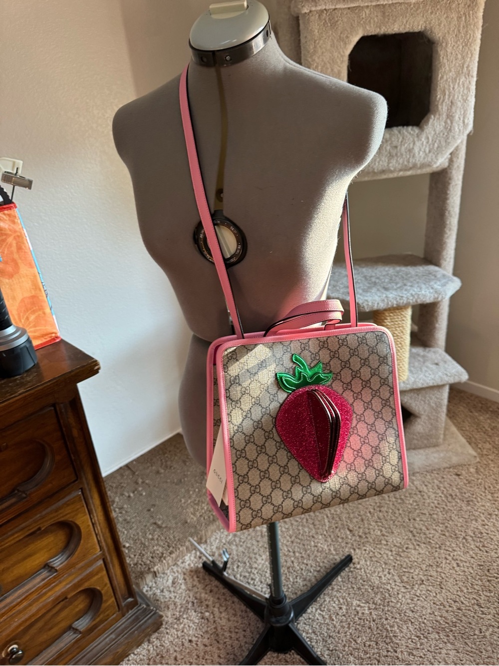 Gucci #630585 GG Supreme Junior 3D Strawberry Tote Bag, New - Picture 2 of 11